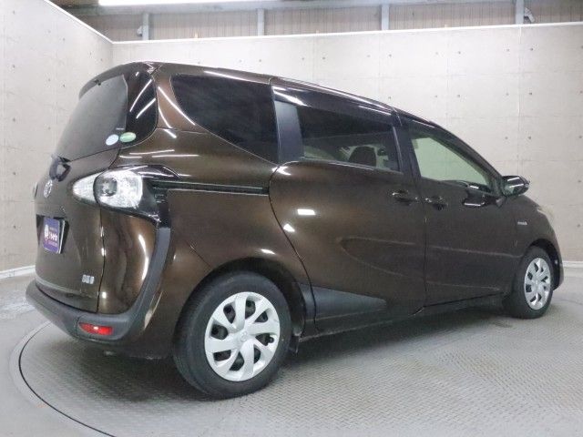 SIENTA HYBRID
