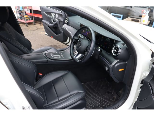 MERCEDES BENZ E class sedan