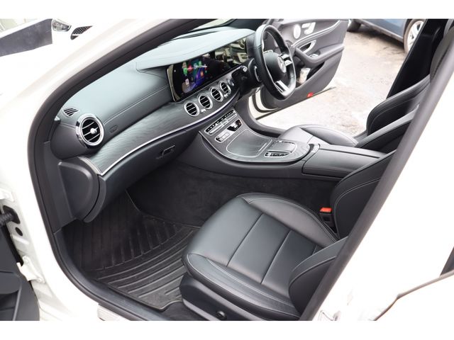 MERCEDES BENZ E class sedan