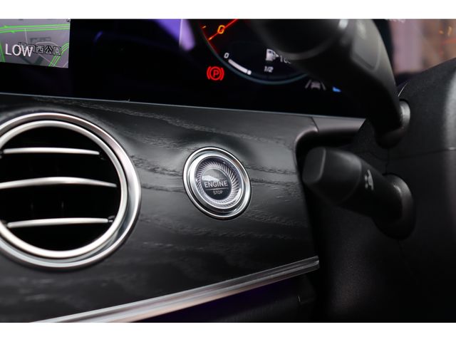MERCEDES BENZ E class sedan