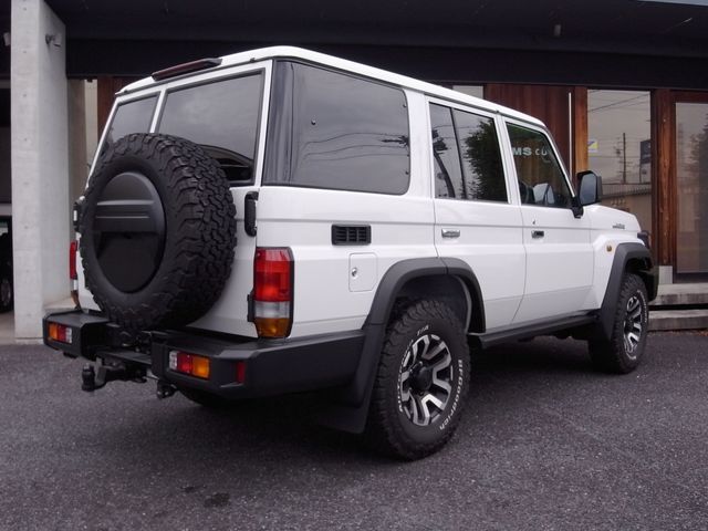 LANDCRUISER 70