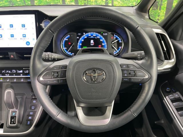 VOXY HYBRID