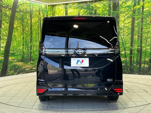 VOXY HYBRID