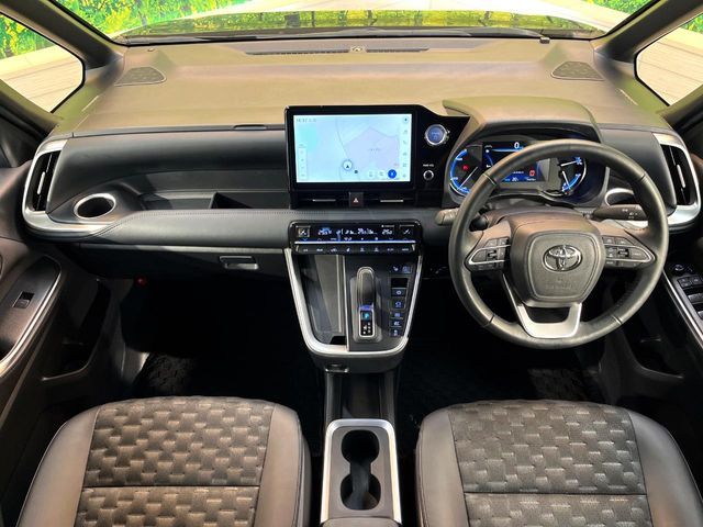 VOXY HYBRID