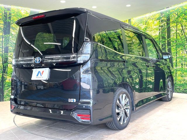 VOXY HYBRID