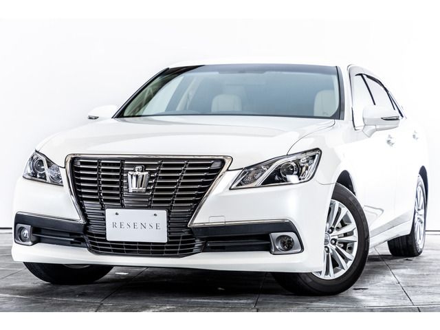CROWN sedan