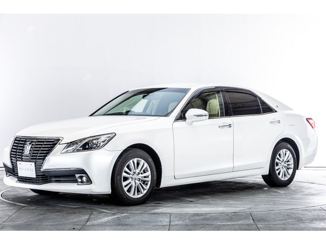 CROWN sedan