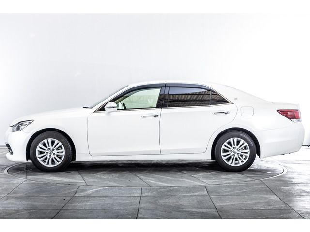 CROWN sedan