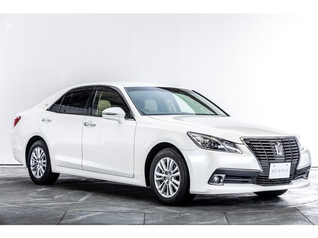 CROWN sedan