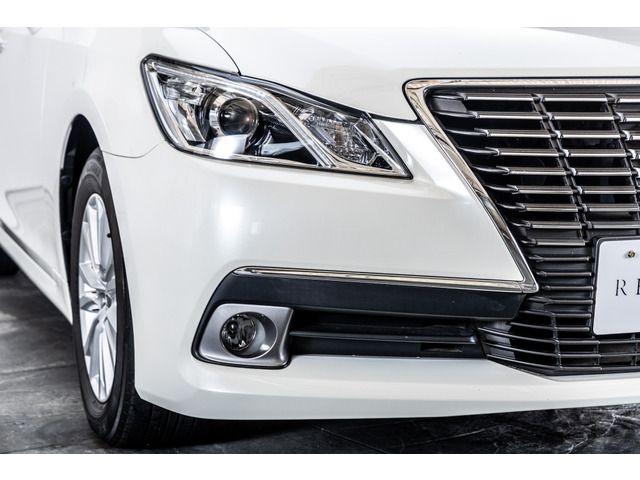 CROWN sedan