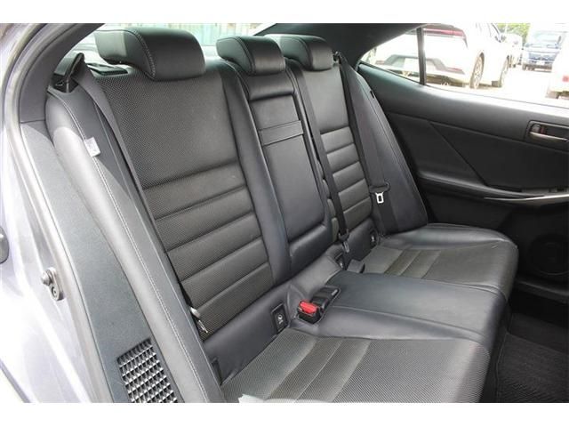 LEXUS IS300h