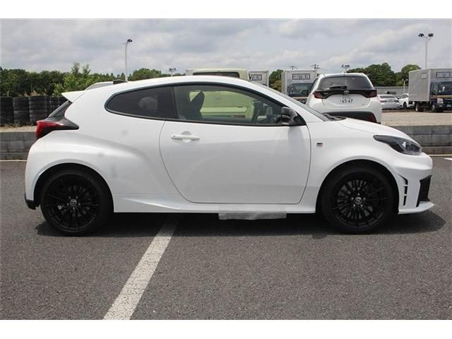 GR YARIS