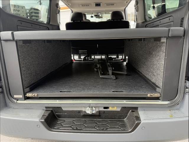 CARAVAN van 4WD