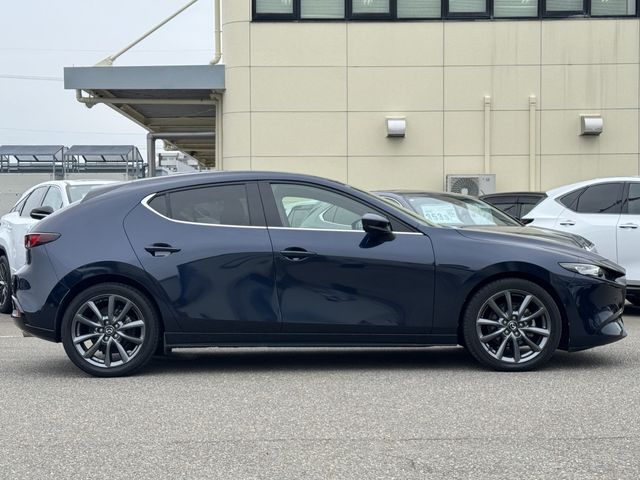 MAZDA3 FASTBACK