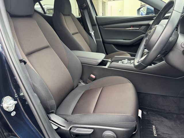 MAZDA3 FASTBACK