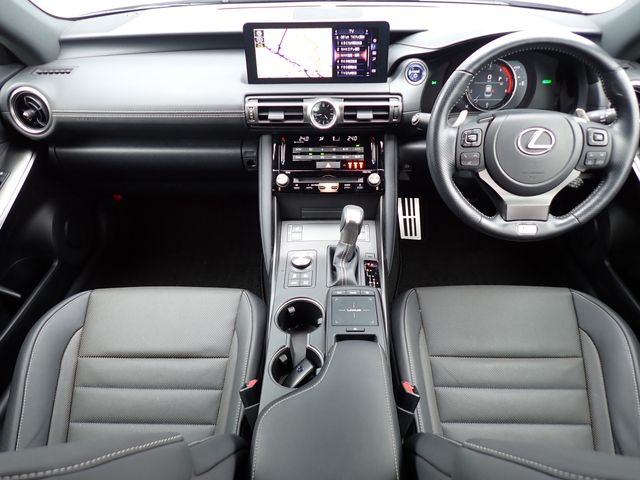 LEXUS IS300h