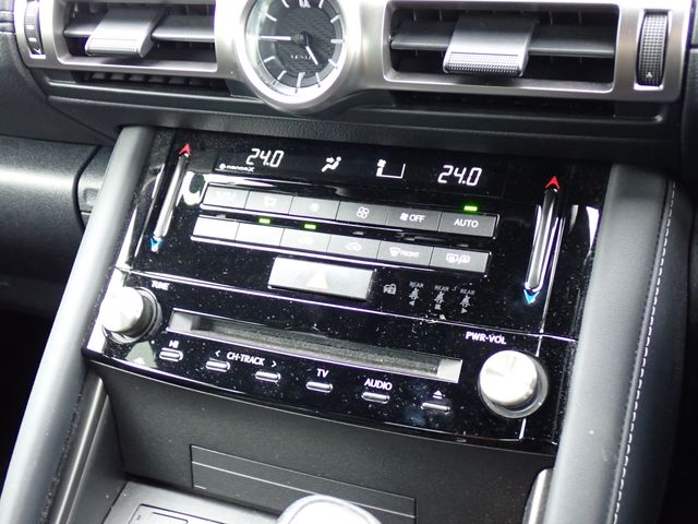 LEXUS IS300h
