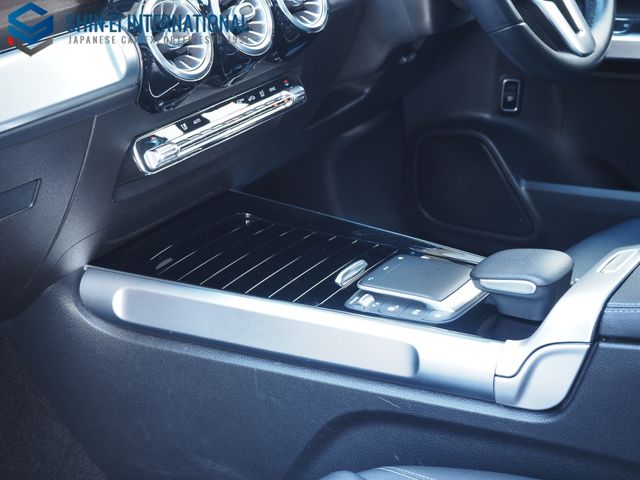 MERCEDES BENZ GLB