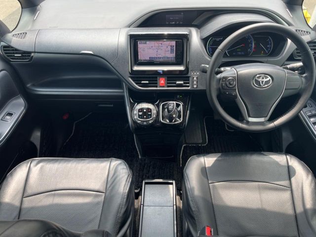 VOXY HYBRID