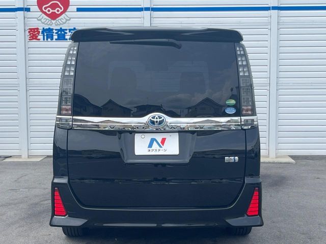 VOXY HYBRID