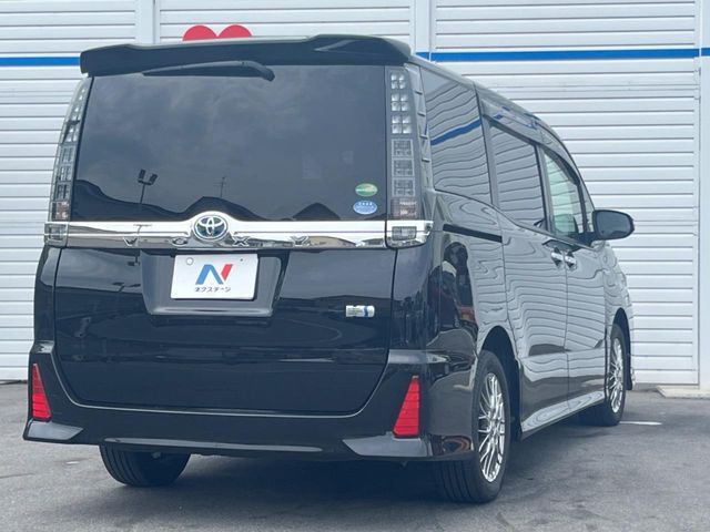 VOXY HYBRID