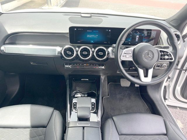 MERCEDES BENZ GLB