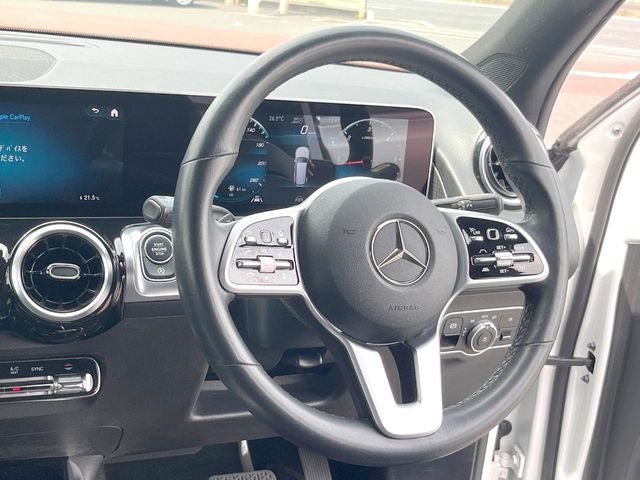 MERCEDES BENZ GLB