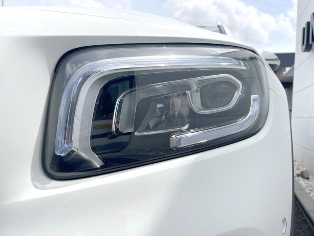 MERCEDES BENZ GLB