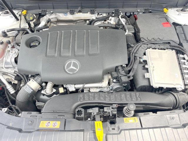 MERCEDES BENZ GLB