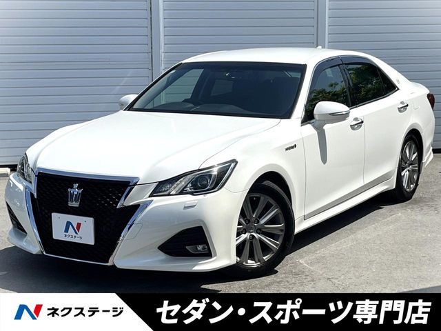 CROWN sedan hybrid
