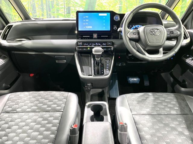 VOXY HYBRID 4WD