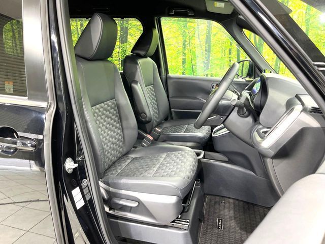 VOXY HYBRID 4WD