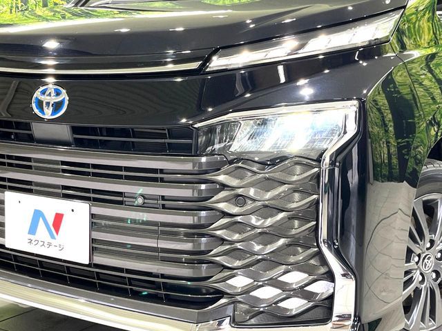 VOXY HYBRID 4WD