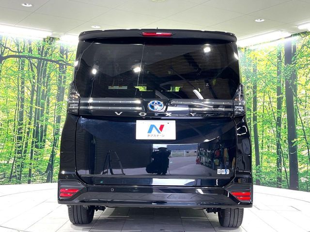 VOXY HYBRID 4WD