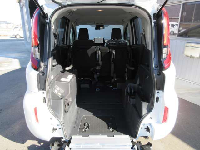 SIENTA HYBRID