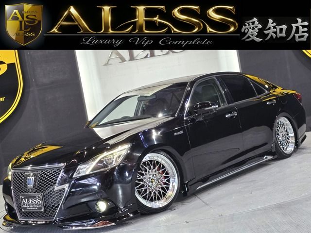 CROWN sedan hybrid