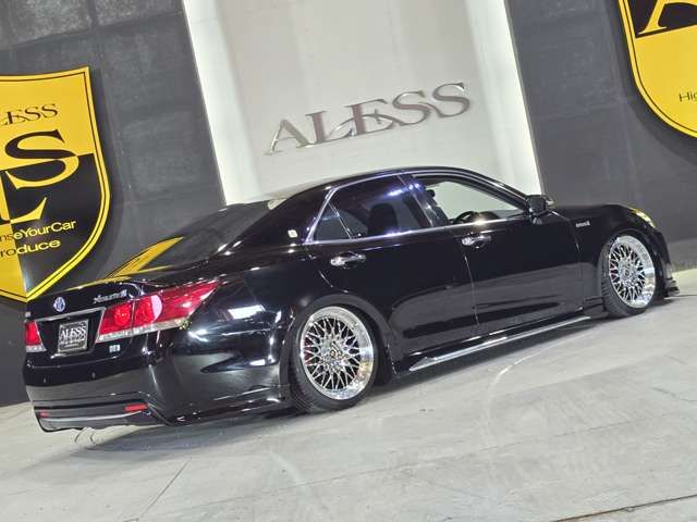 CROWN sedan hybrid
