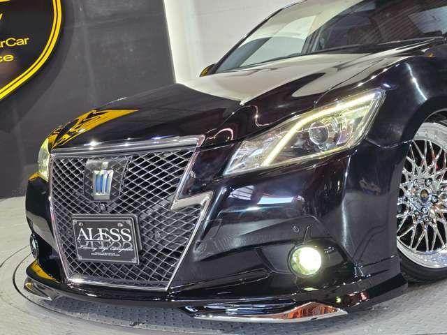 CROWN sedan hybrid