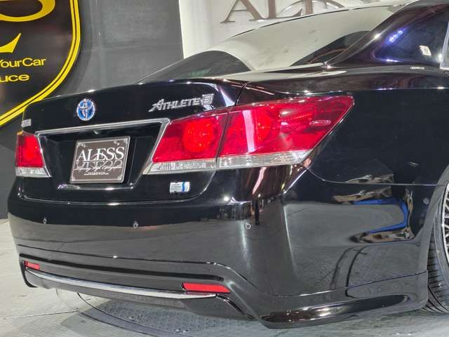 CROWN sedan hybrid
