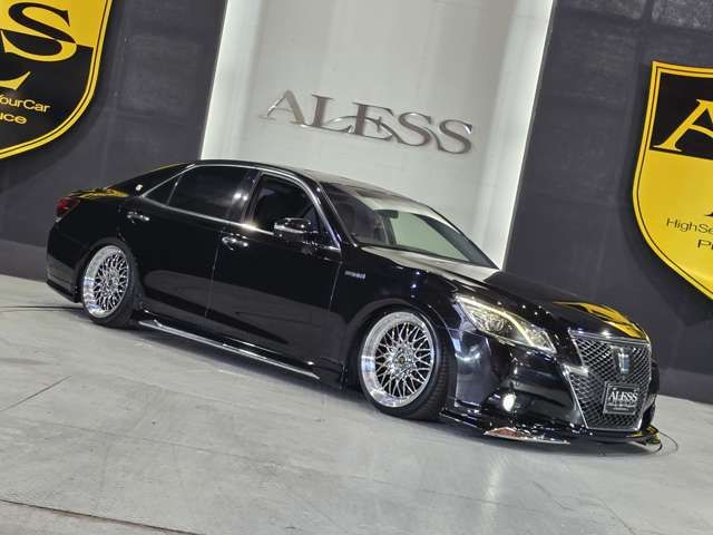 CROWN sedan hybrid