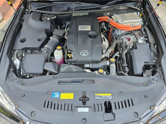 CROWN sedan hybrid