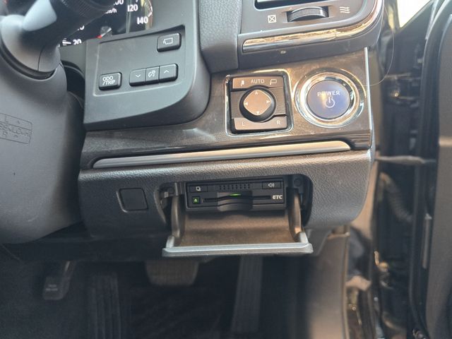 CROWN sedan hybrid