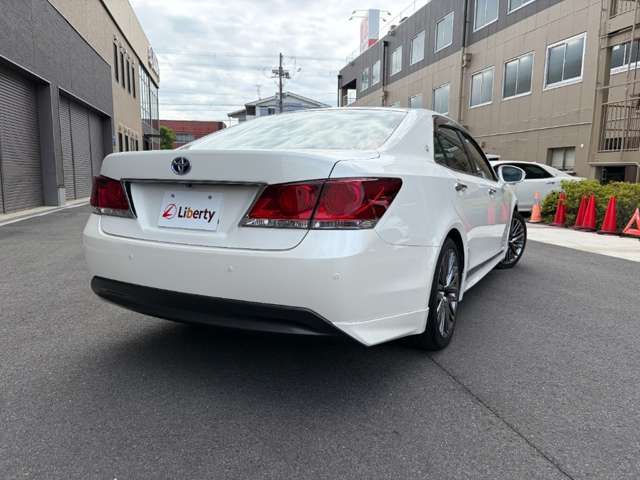 CROWN sedan hybrid