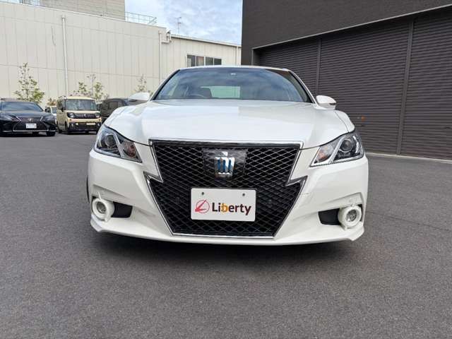 CROWN sedan hybrid