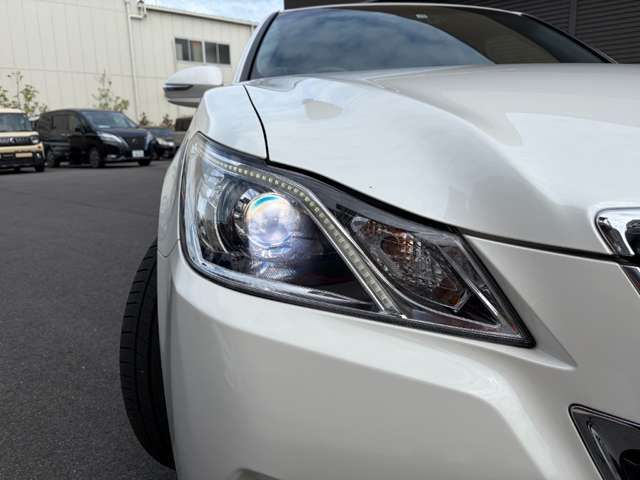 CROWN sedan hybrid