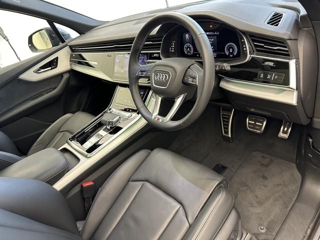 AUDI  Q7