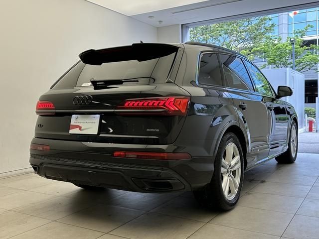 AUDI  Q7