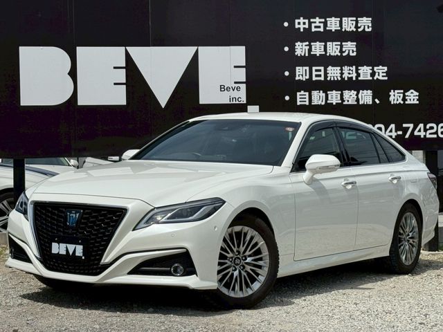 CROWN sedan hybrid
