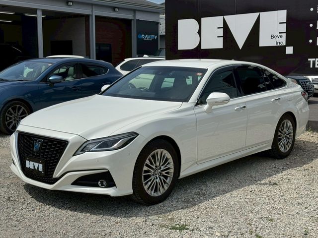 CROWN sedan hybrid