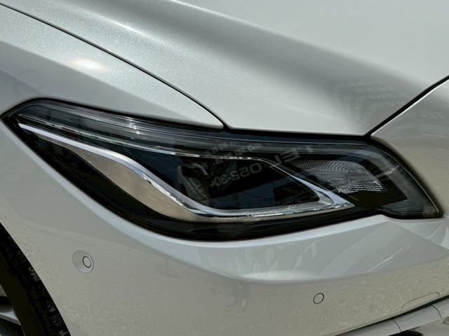 CROWN sedan hybrid
